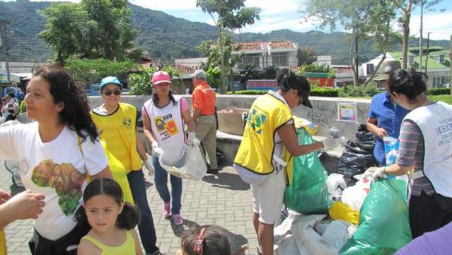 Costa Rica recycling2014